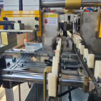 Machine d'extrusion automatique pour bougies funéraires de cimetière