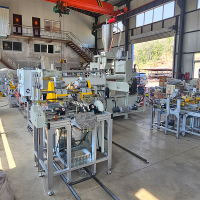 Machine d'extrusion automatique pour bougies funéraires de cimetière