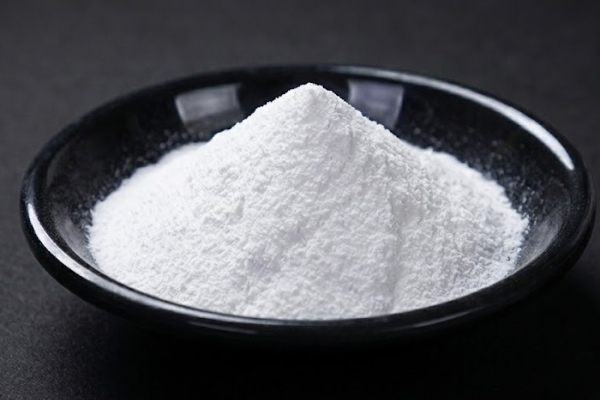 كيف يوفر مسحوق البوليمر القابل لإعادة التشتيت المرونة والالتصاق اللازمين في أنظمة العزل الحراري الخارجية