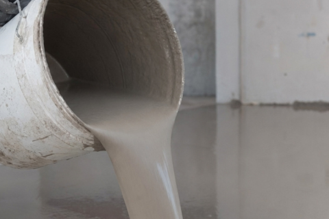 Pó superplastificante de policarboxilato CAS 25133-97-5 em argamassa autonivelante: fluidez, resistência e qualidade da superfície.