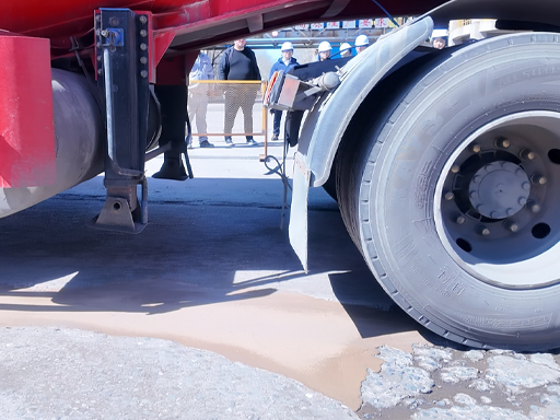 Kan cement in 30 minuten uitharden? Belastingstest met een zwaar voertuig van 62 ton op MPC-reparatiemortel (geen scheuren!) video