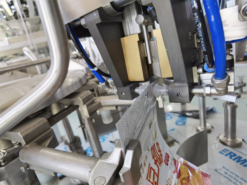 Automatic Premade Zipper Spout Bag Pouch Granule Sugar Salt Rice Fittings Packaging Machine