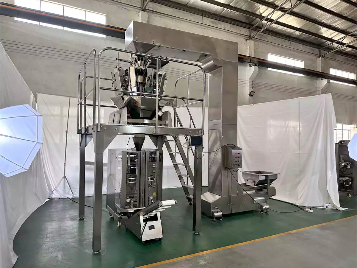 500g peanut multi heads weigher packaging machine taking video for customer inspection