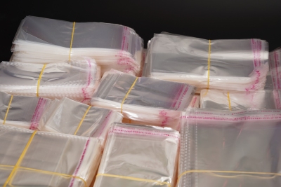 Advantages of BOPP packaging bags: Compared to other plastic packaging bags, BOPP packaging bags offer several advantages: