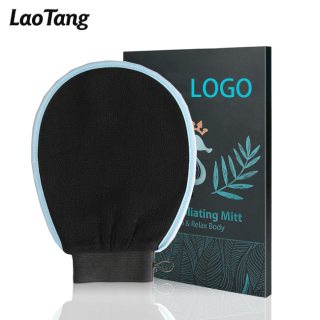 Guantes exfoliantes negros para una piel radiante