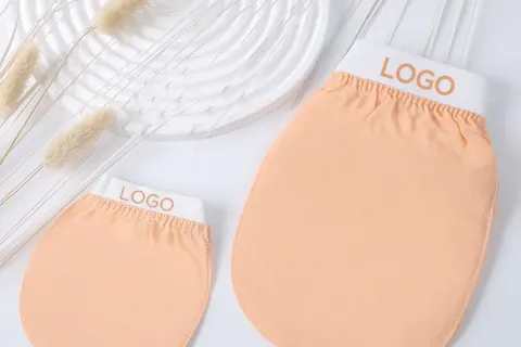 Why is silk bath glove more suitable for sensitive skin?