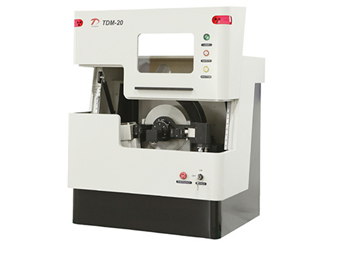 Powder diffractometer: The mysterious power of the laboratory