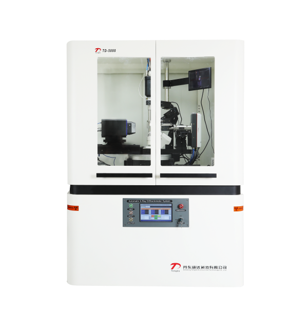 In che modo un diffrattometro a raggi X a cristallo singolo rivela la struttura tridimensionale delle molecole?