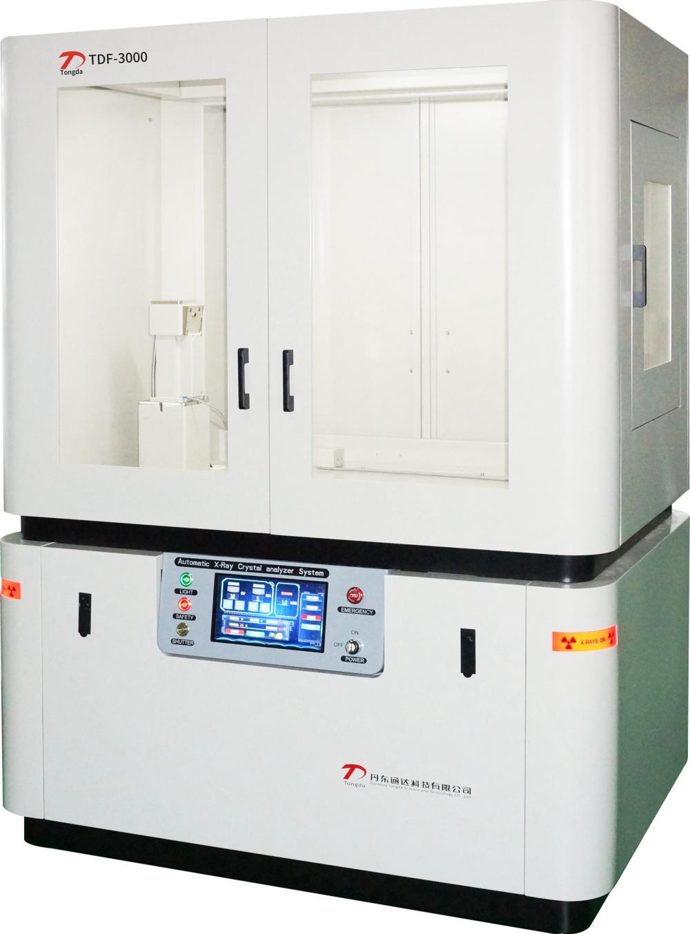 What aspects affect the efficiency of an X-ray crystal analyzer?