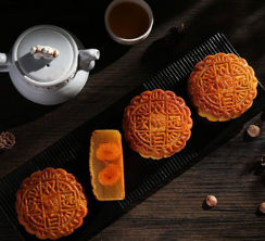 Celebra la Festa di Metà Autunno e la festa