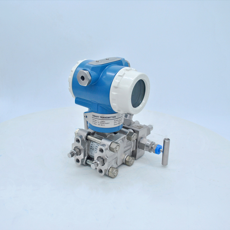 Differential Pressure Transmitter With Manifold Valve