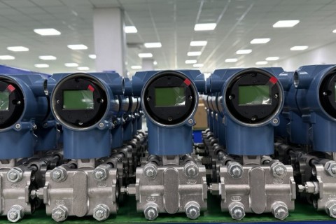 दबाव ट्रांसमीटर और दबाव पंप के बीच अंतर