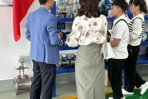 ऑटो भविष्य में सहयोग के लिए वियतनामी एजेंट का स्वागत करता है