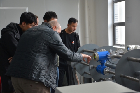 Russian Delegation Visits Yantai AUTO Instrument Manufacturing Co., Ltd.