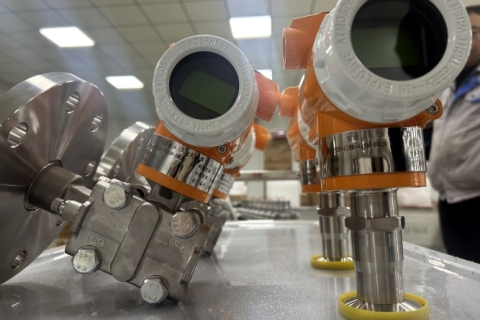 Highly Accurate Orange Pressure Transmitters - Precision and Reliability for Your Industrial Applications