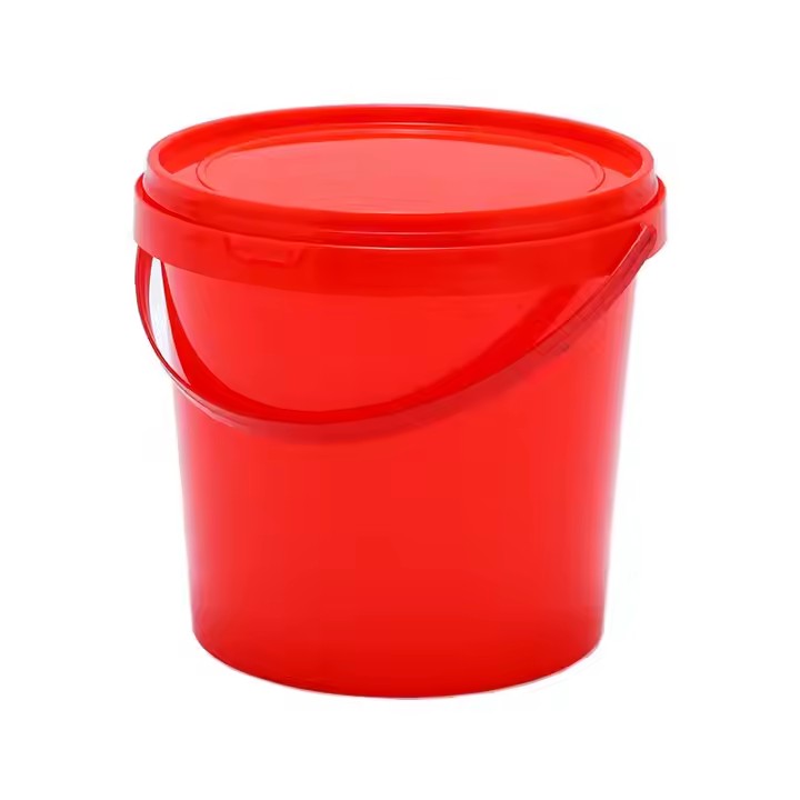 Plastic bucket