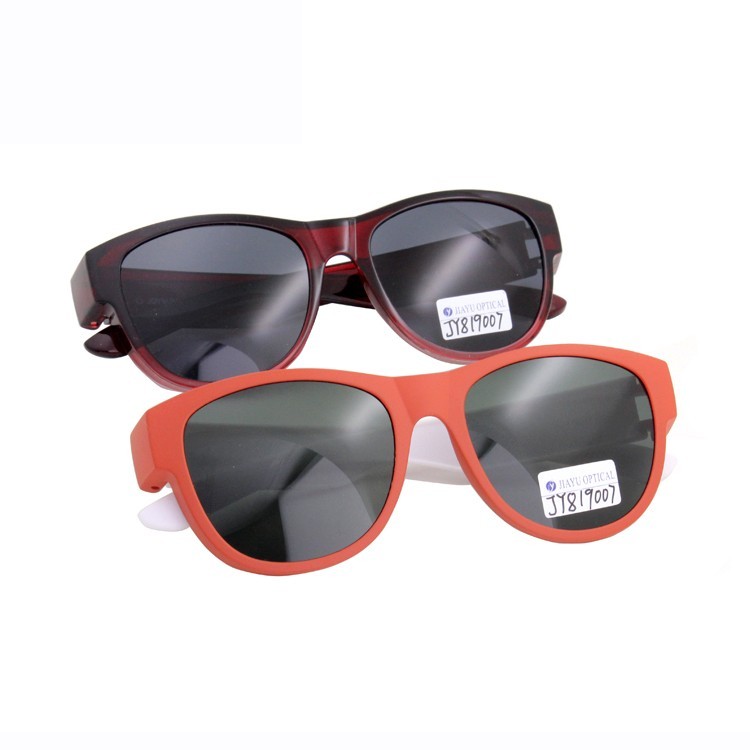 Gafas de sol polarizadas que se ajustan sobre las gafas para mujer, protección UV, gafas envolventes modernas para conducir.