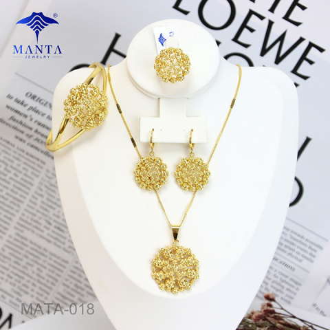 Pingentes Colares Pulseiras Brincos Anéis Joias Femininas