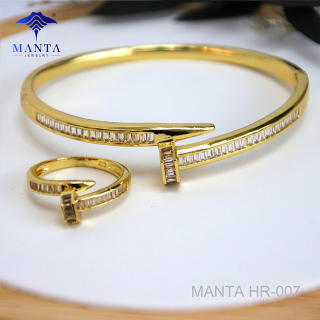 Pulsera con forma de clavo de circonio de oro de 18 quilates Joyas