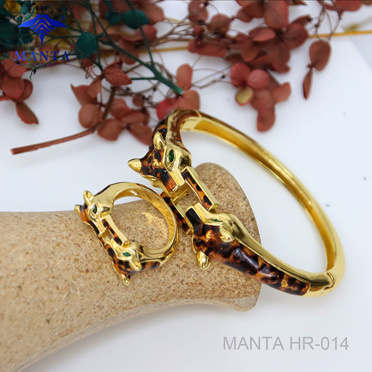 Conjunto de anillo de pulsera de cabeza de tigre de diamante chapado en oro