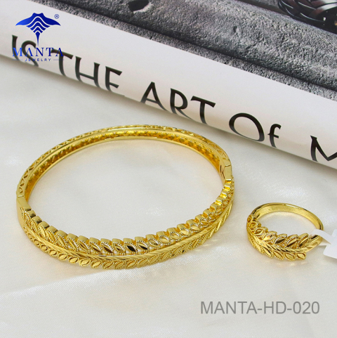 Geometric Bar Crystal Bangle Ring in 18k Yellow Gold