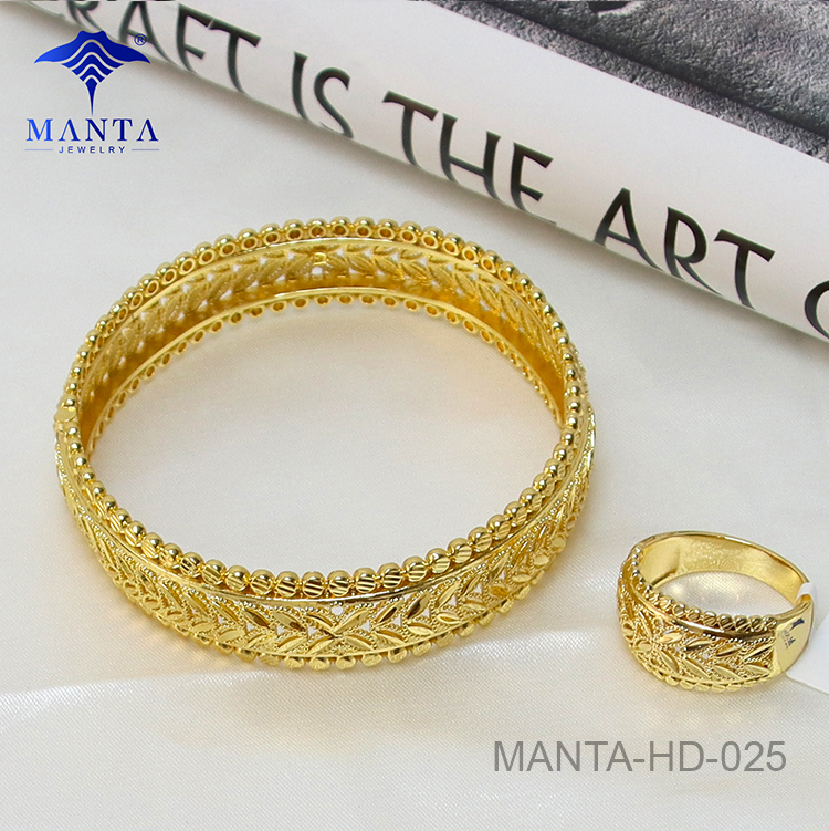 Anillo tipo esclava con cristal de barra geométrica en oro amarillo de 18 k