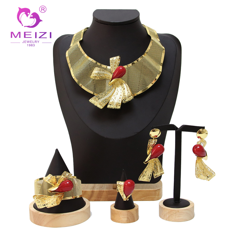 Gold Woman Jewelry Moroccan Set