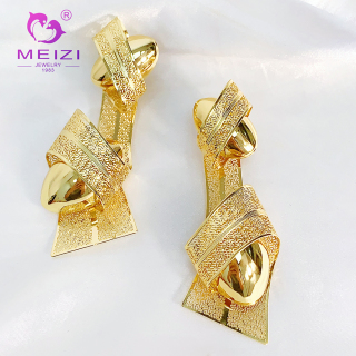 delicados aretes grandes de oro de 18k para mujer