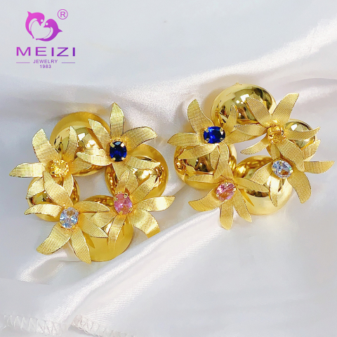 set anting-anting emas besar yang cantik untuk wanita