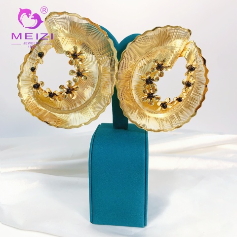 золотые серьги-кольца с бриллиантами для женщин