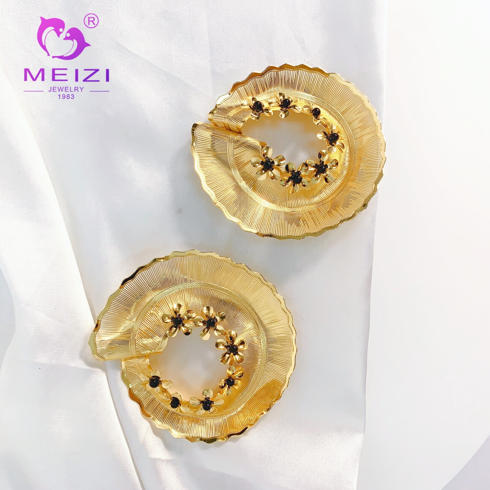 gold earrings for women