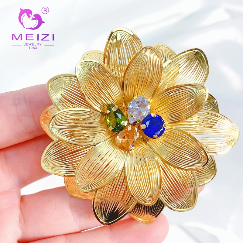 stud gold diamond flower earrings for women