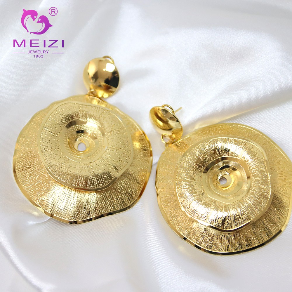 gold pendant set with earrings