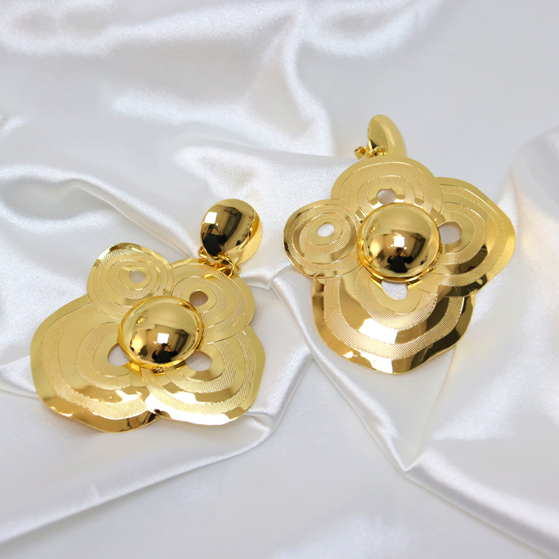 women's gold necklace and earring set for wedding