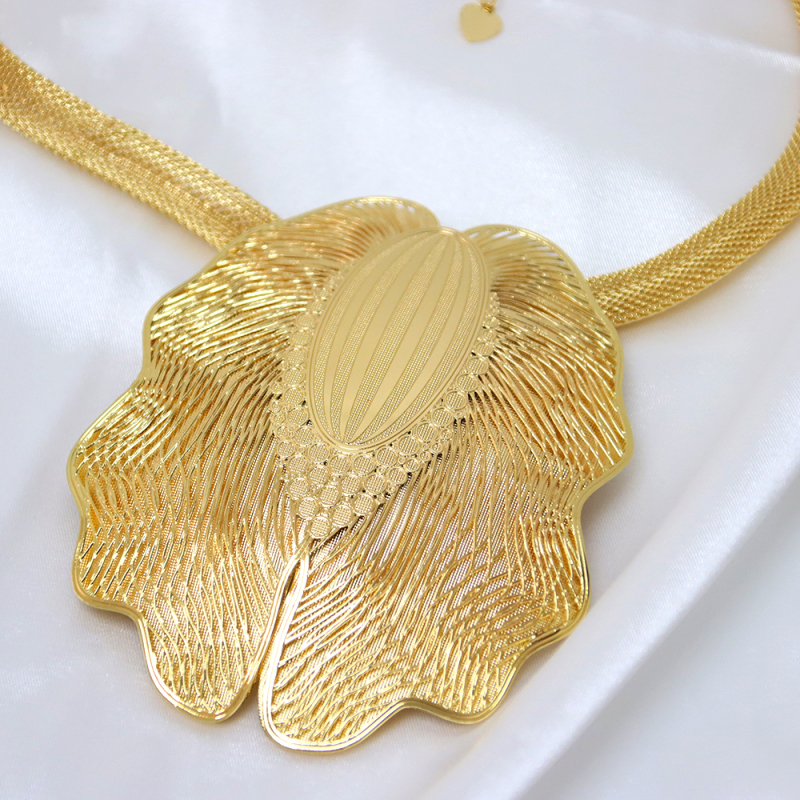 Ensemble de boucles d'oreilles et collier en forme de fleur de mariée en or pour femmes