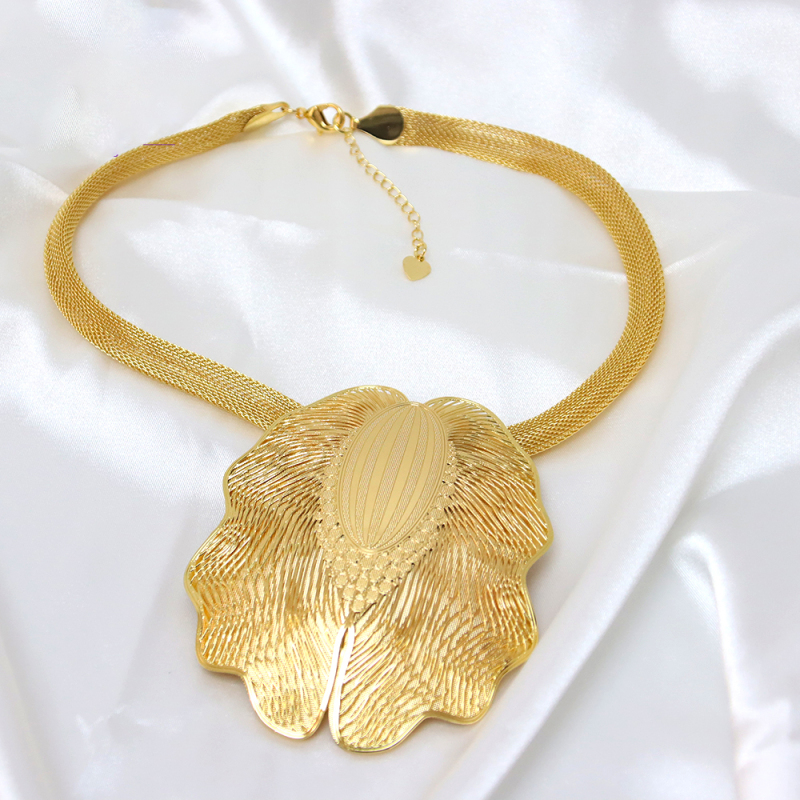 Ensemble de boucles d'oreilles et collier en forme de fleur de mariée en or pour femmes