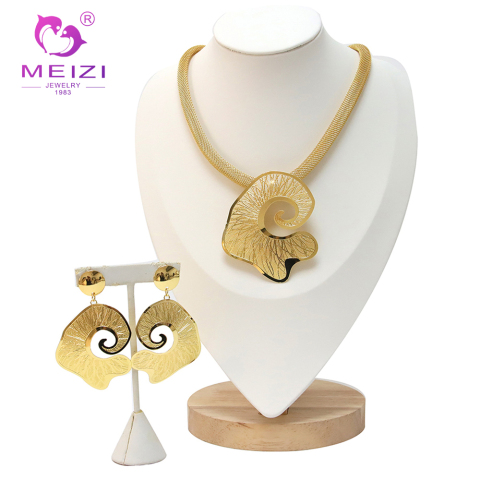 conjunto feminino brincos e colar com pingente de ouro