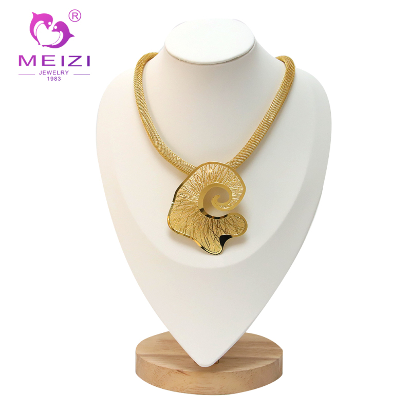 ladies set gold pendant earrings and necklace