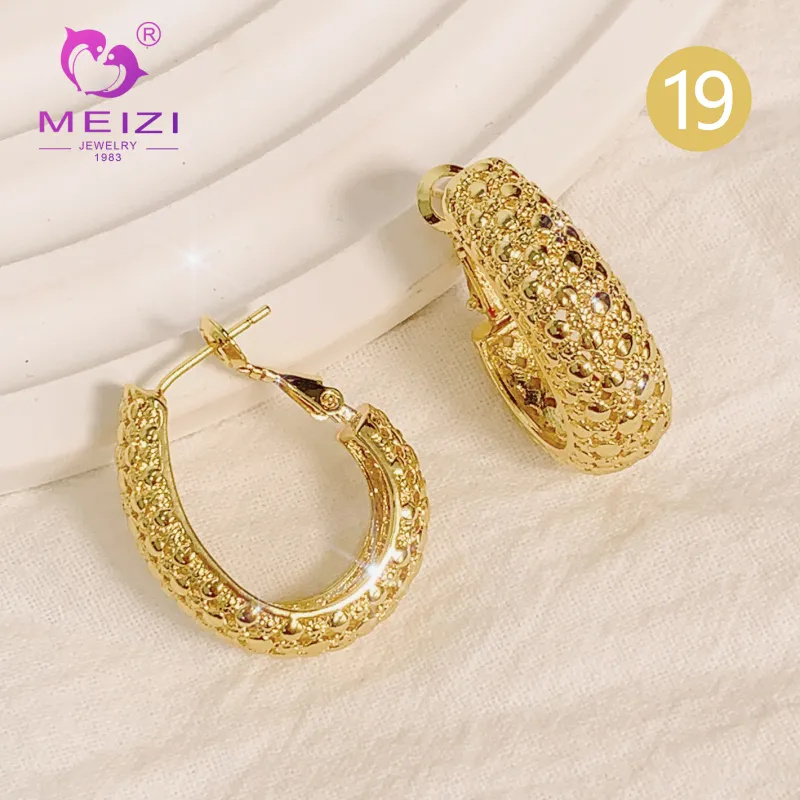 orecchini di design da donna in oro ipoallergenico