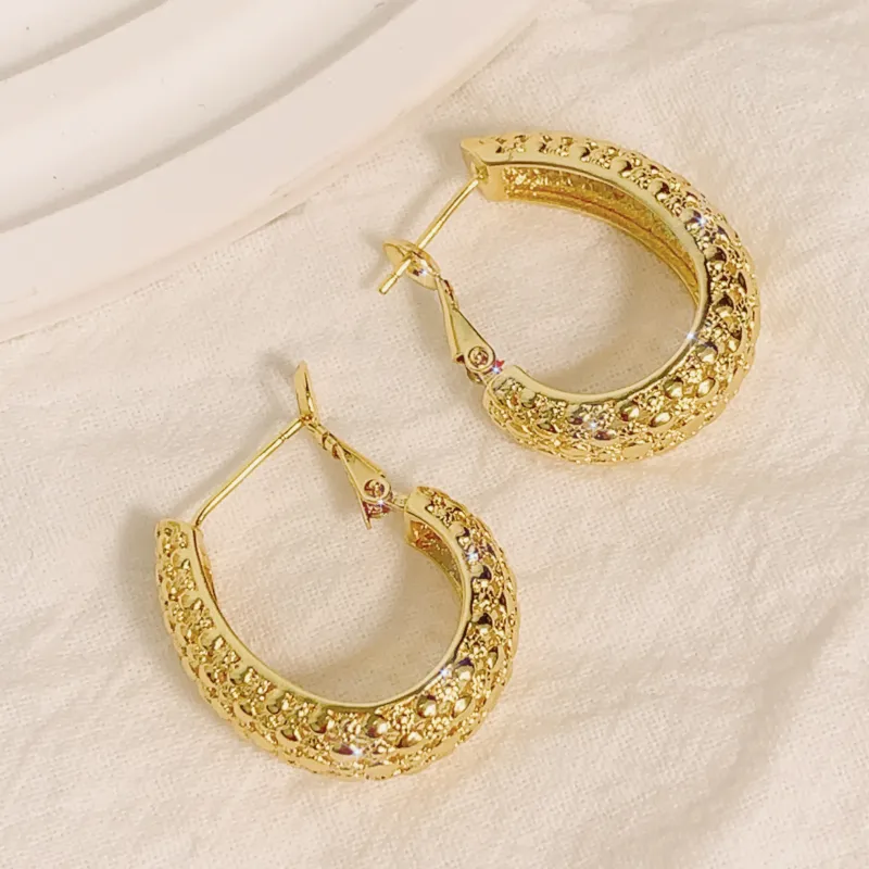 orecchini di design da donna in oro ipoallergenico