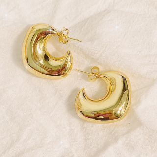 Pendientes de aro de oro de 18k con inicial impermeable personalizados al por mayor