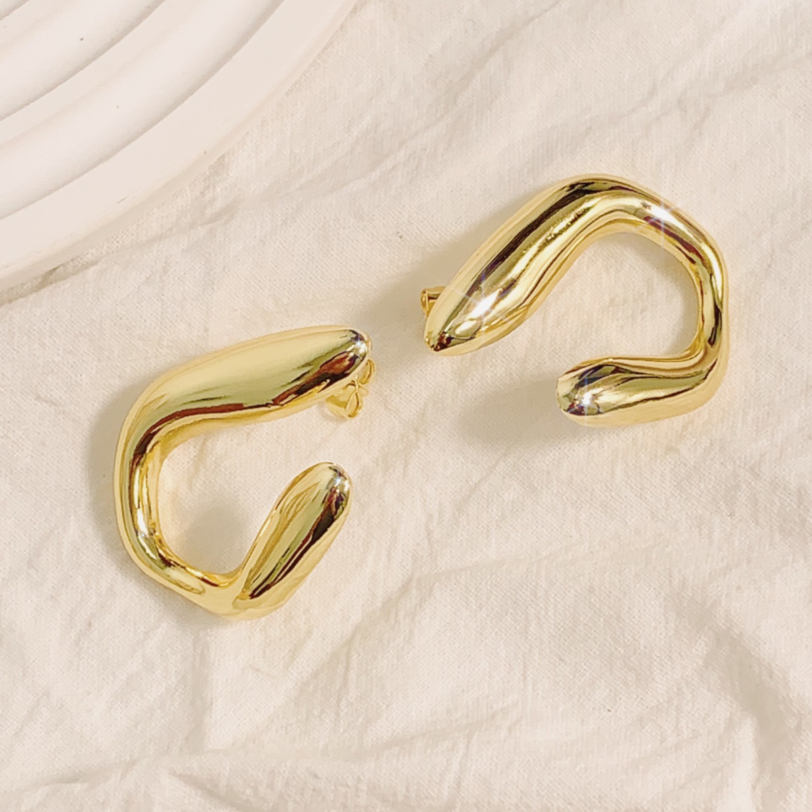 18k gold hoop earrings