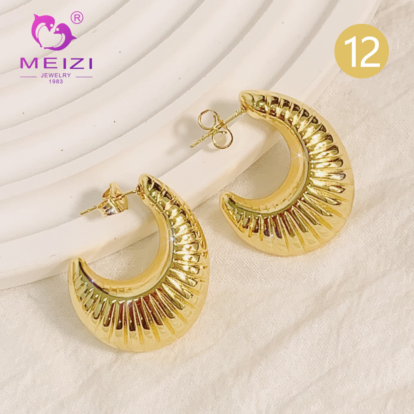 gold earrings for women