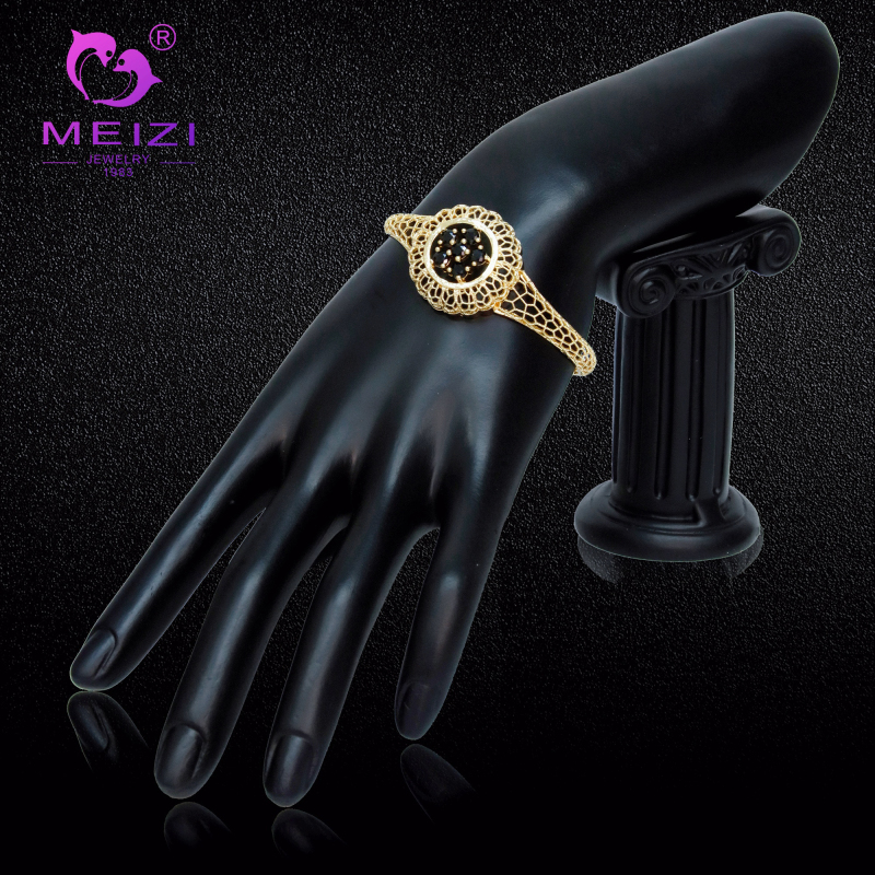 Pendientes y brazaletes chapados en oro de los anillos de bodas de la joyería de moda 18k para las mujeres