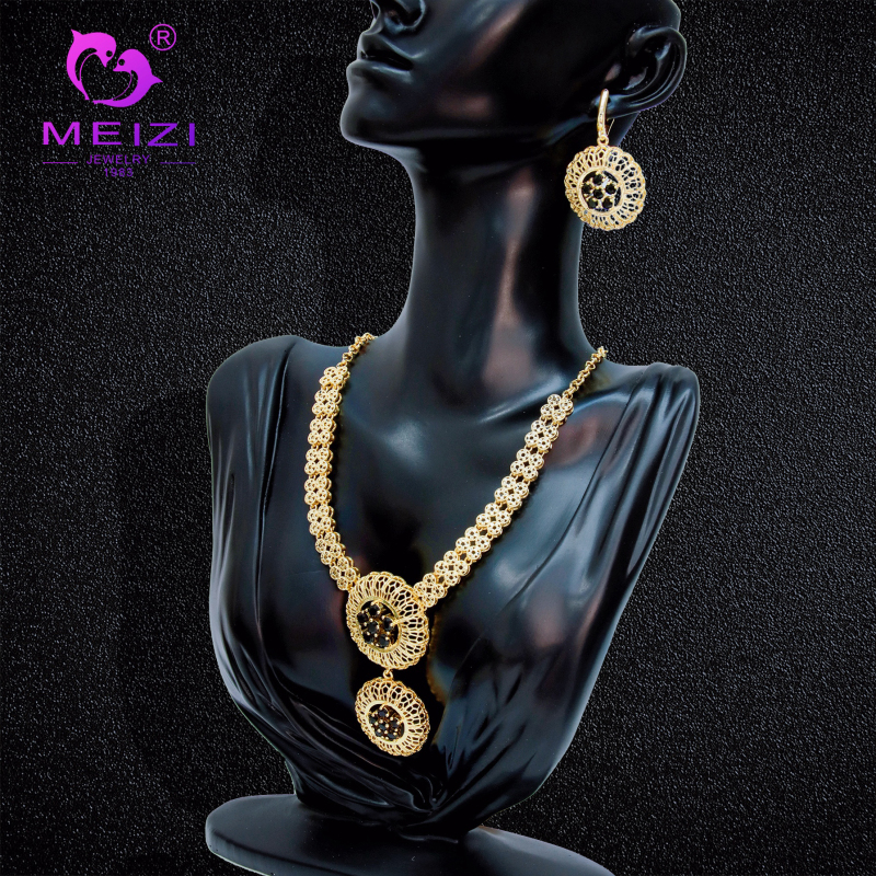 Pendientes y brazaletes chapados en oro de los anillos de bodas de la joyería de moda 18k para las mujeres