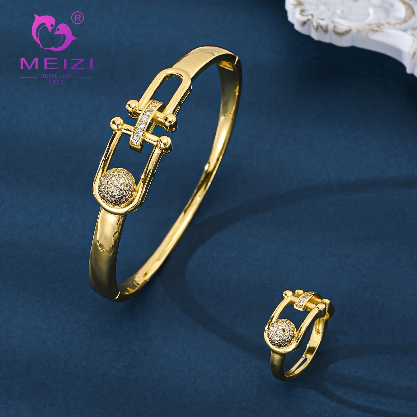 Paperclip-shaped jewelry set