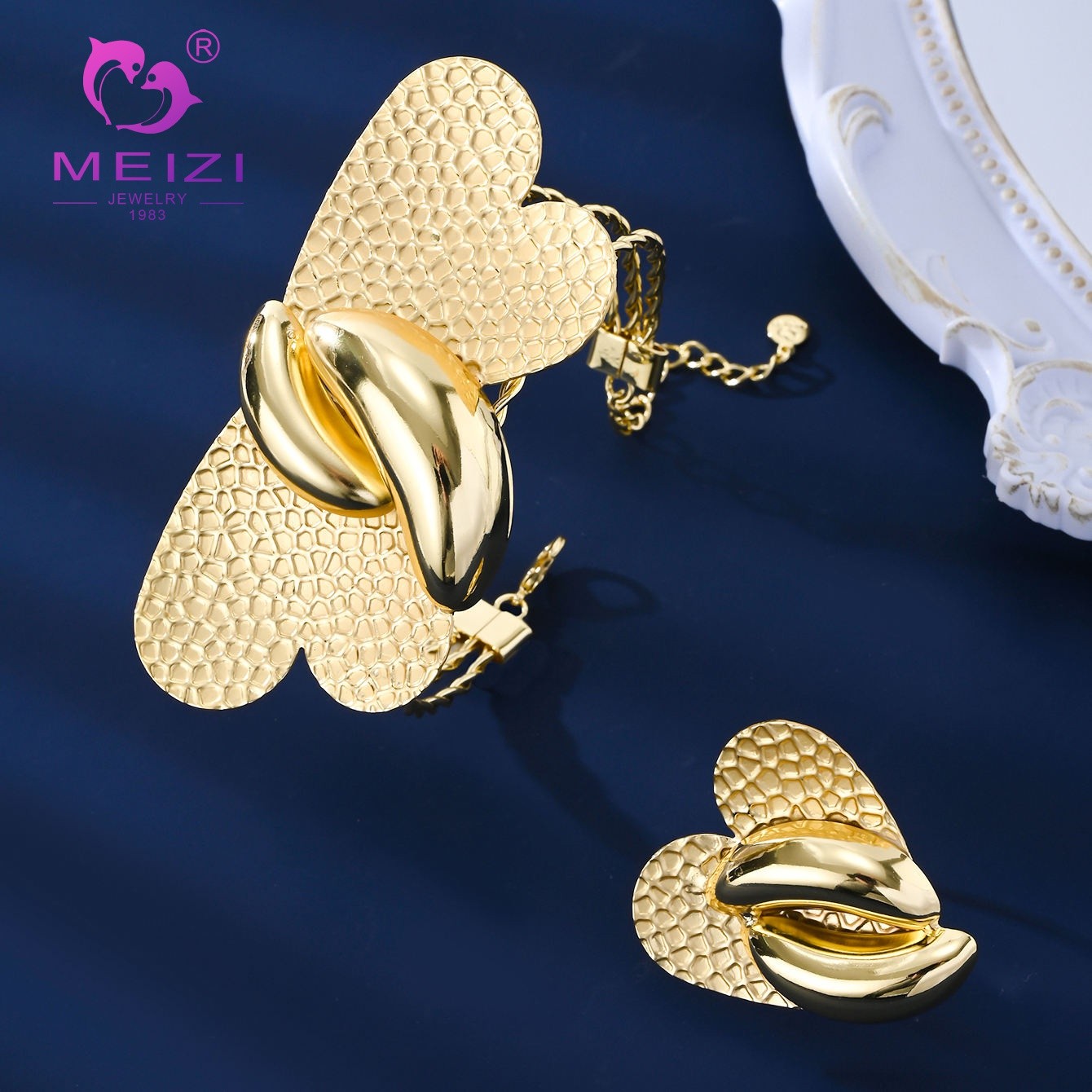 Retro luxury art jewelry Retro luxury art jewelry