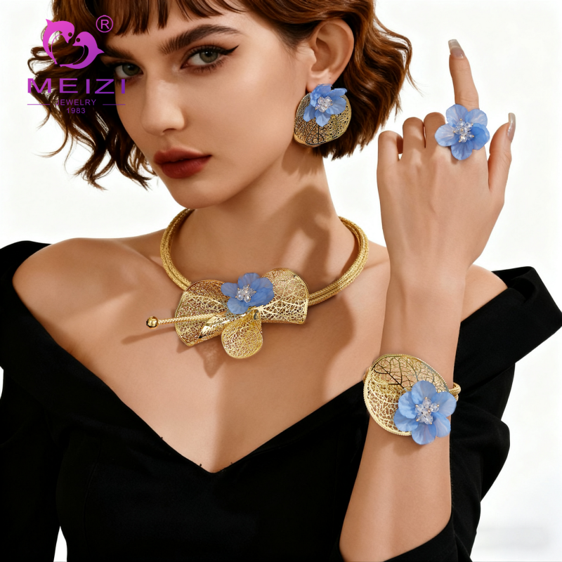 A Romantic Floral-Themed Gold-Plated Openwork Jewelry Set