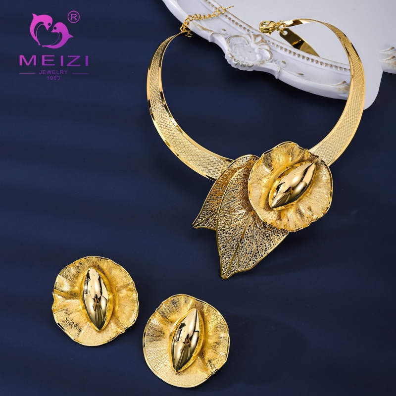 Vintage Floral Luxury Gold-Plated Jewelry Set