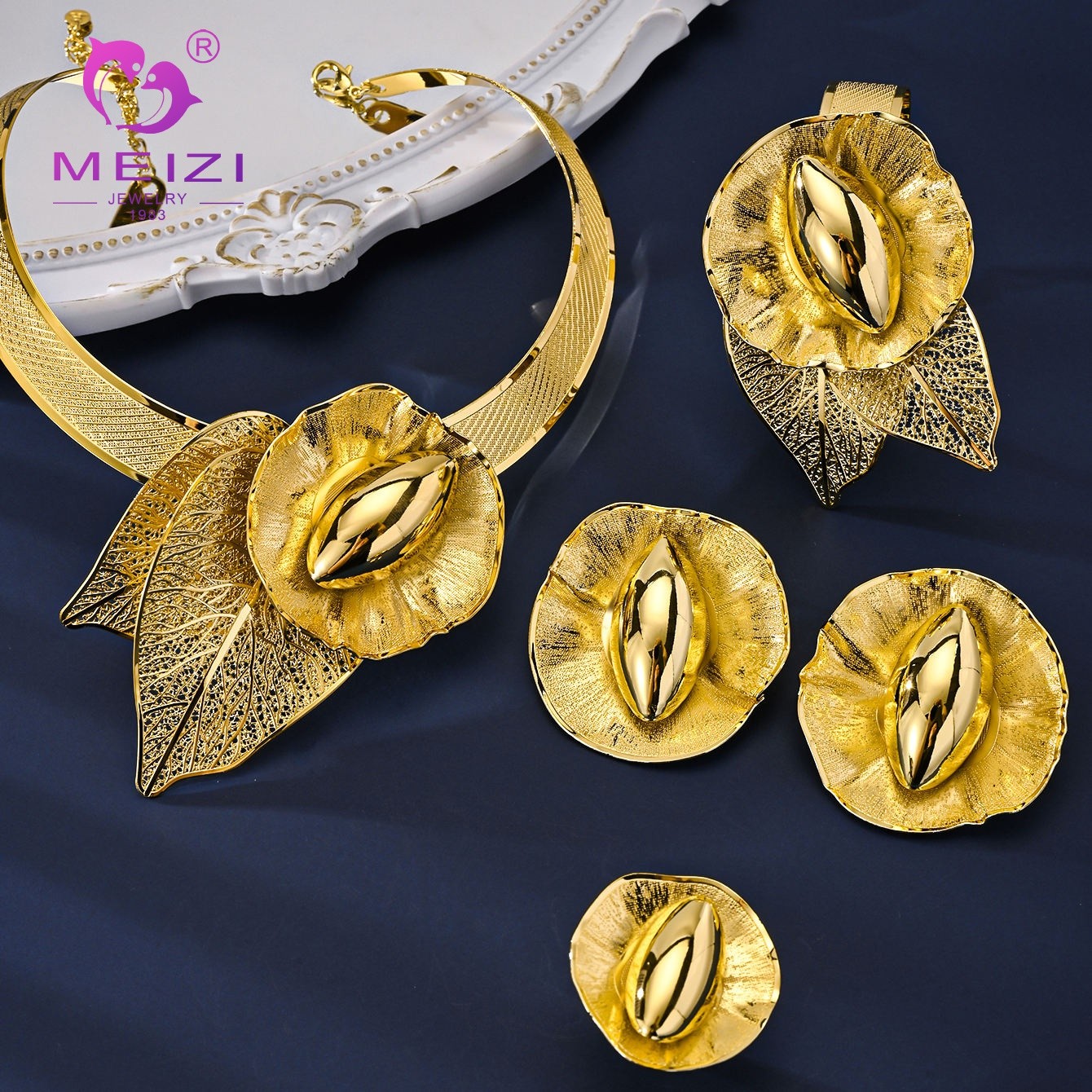 ewelry set (four pieces)